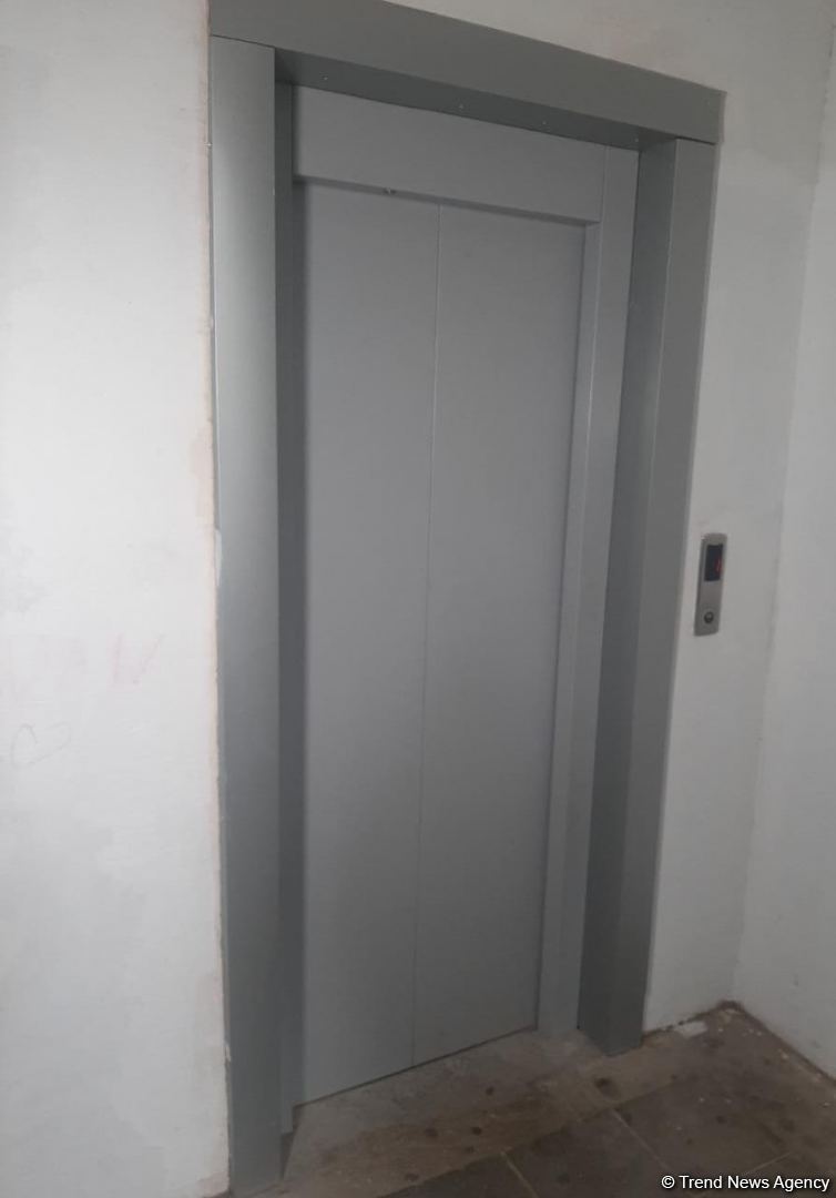 Paytaxtda binalara yeni liftlər quraşdırılır (FOTO)