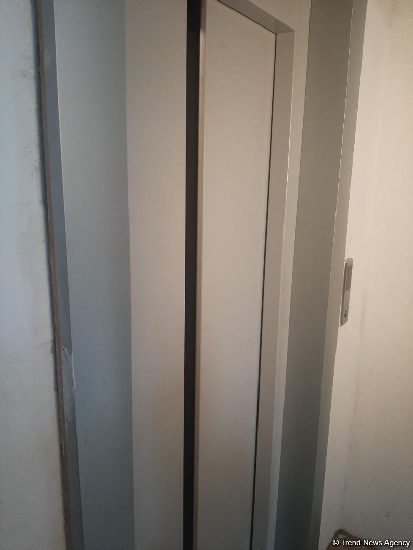 Paytaxtda binalara yeni liftlər quraşdırılır (FOTO)