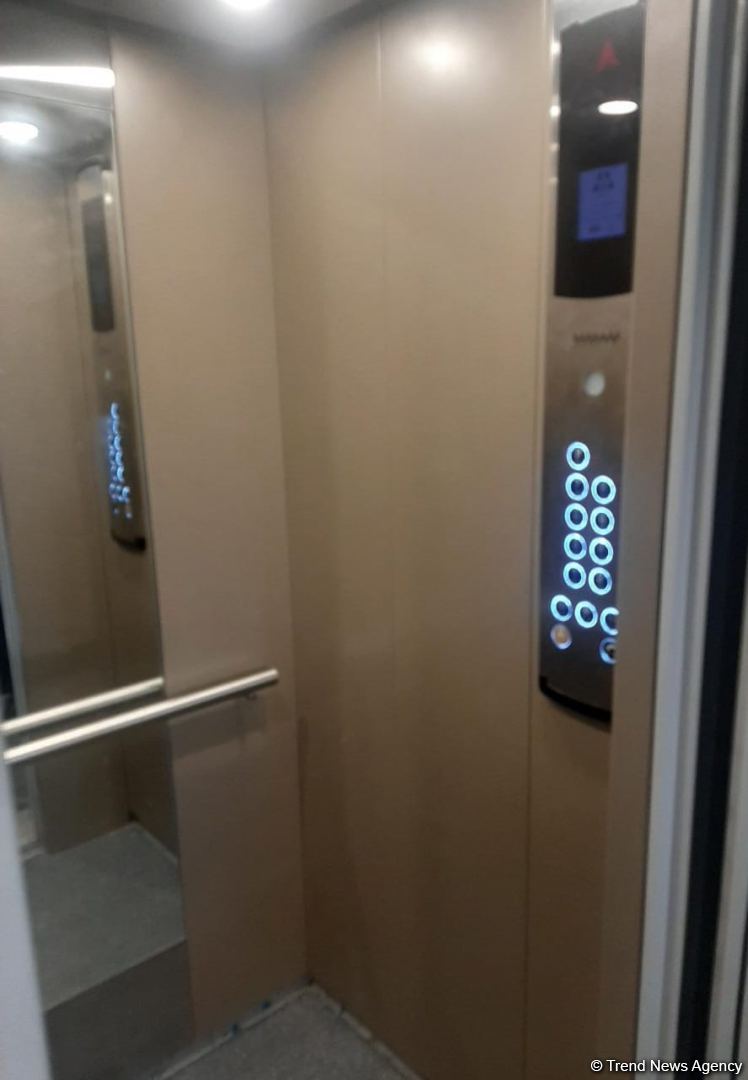 Paytaxtda binalara yeni liftlər quraşdırılır (FOTO)