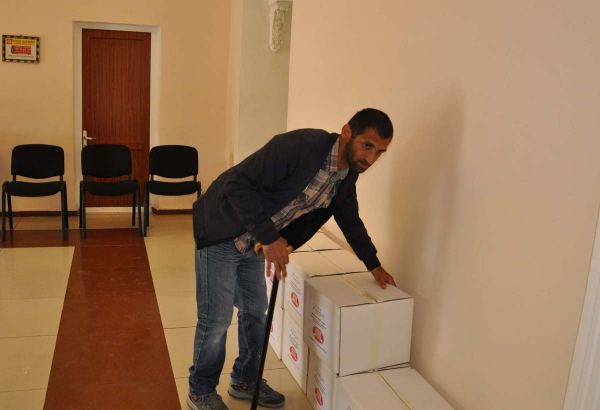 Deputat Sevil Mikayılovanın təşəbbüsü ilə Xudatda növbəti dəfə ərzaq sovqatı paylanılıb (FOTO/VİDEO)