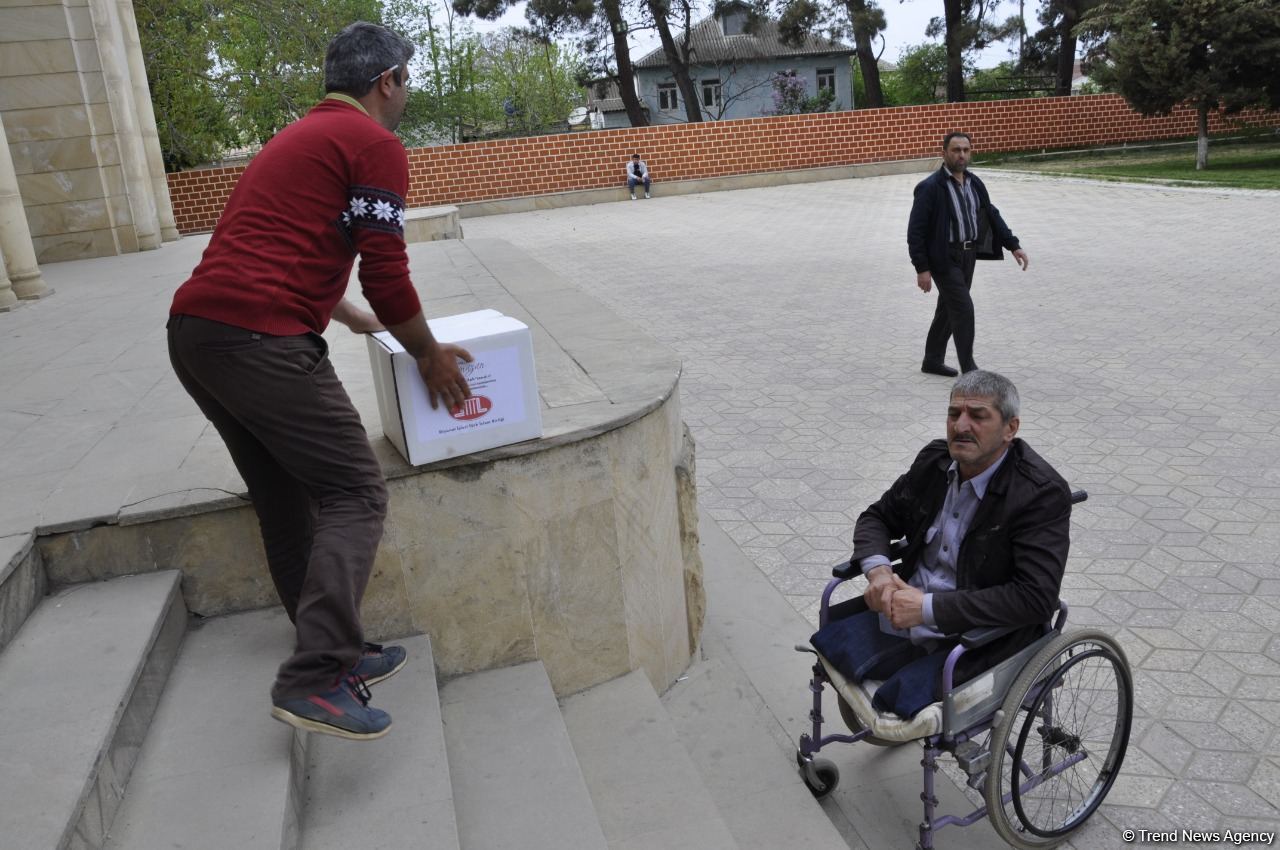 Deputat Sevil Mikayılovanın təşəbbüsü ilə Xudatda növbəti dəfə ərzaq sovqatı paylanılıb (FOTO/VİDEO)