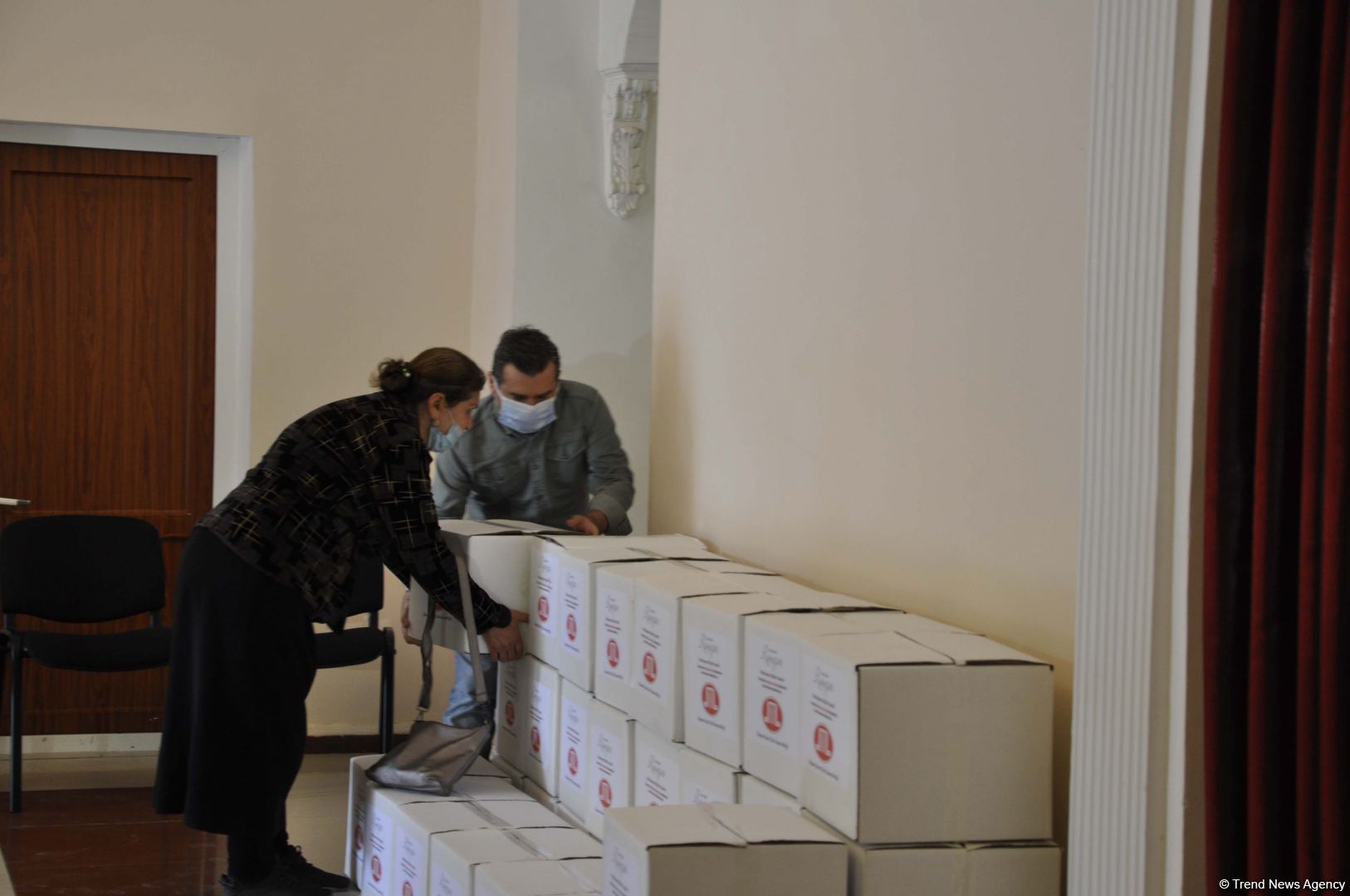 Deputat Sevil Mikayılovanın təşəbbüsü ilə Xudatda növbəti dəfə ərzaq sovqatı paylanılıb (FOTO/VİDEO)