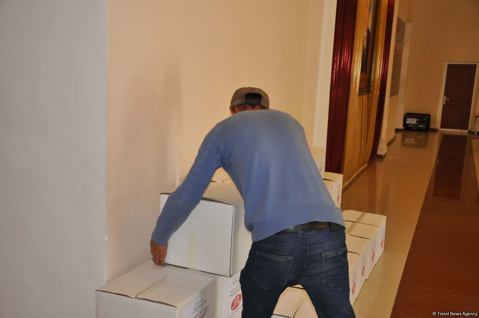 Deputat Sevil Mikayılovanın təşəbbüsü ilə Xudatda növbəti dəfə ərzaq sovqatı paylanılıb (FOTO/VİDEO)