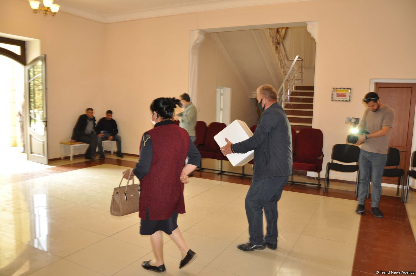 Deputat Sevil Mikayılovanın təşəbbüsü ilə Xudatda növbəti dəfə ərzaq sovqatı paylanılıb (FOTO/VİDEO)