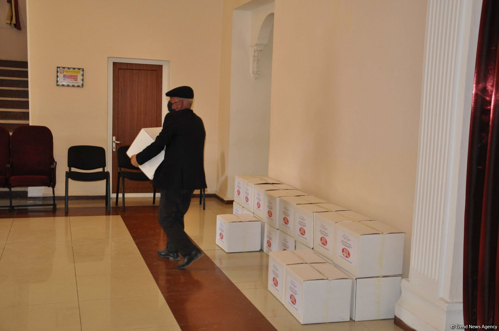 Deputat Sevil Mikayılovanın təşəbbüsü ilə Xudatda növbəti dəfə ərzaq sovqatı paylanılıb (FOTO/VİDEO)