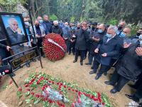 Fikrət Qoca dəfn edilib (FOTO/VİDEO) (ƏLAVƏ OLUNUB)