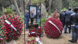 Fikrət Qoca dəfn edilib (FOTO/VİDEO) (ƏLAVƏ OLUNUB)