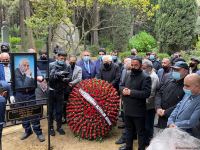 Fikrət Qoca dəfn edilib (FOTO/VİDEO) (ƏLAVƏ OLUNUB)