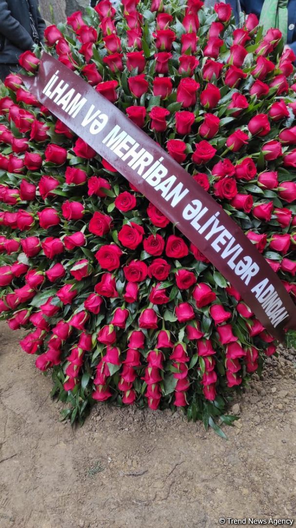 Fikrət Qoca dəfn edilib (FOTO/VİDEO) (ƏLAVƏ OLUNUB)
