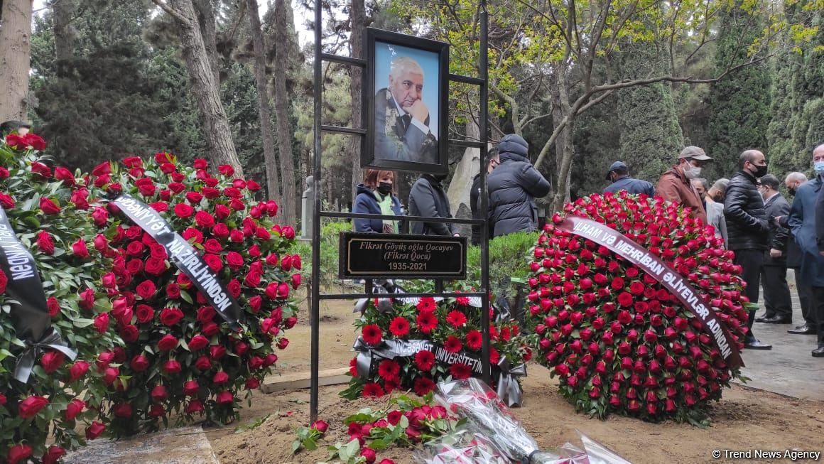 Fikrət Qoca dəfn edilib (FOTO/VİDEO) (ƏLAVƏ OLUNUB)