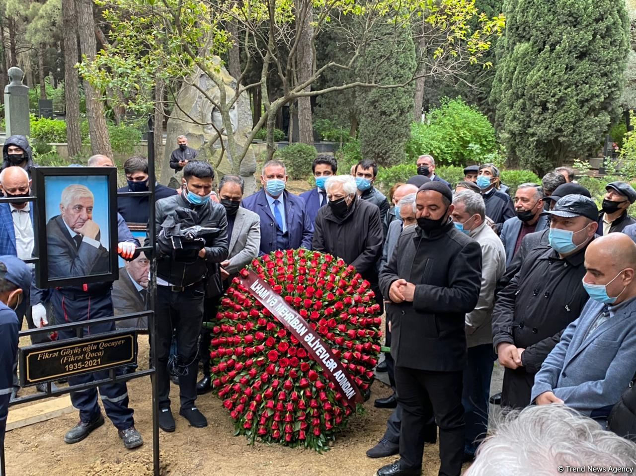 Fikrət Qoca dəfn edilib (FOTO/VİDEO) (ƏLAVƏ OLUNUB)