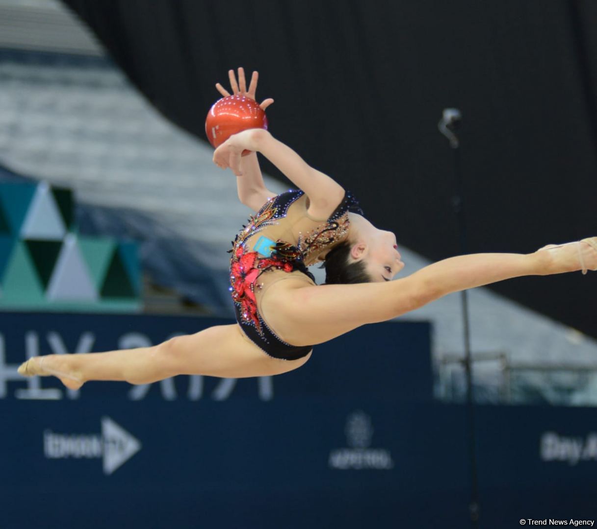 Milli Gimnastika Arenasında bədii gimnastika üzrə Dünya Kubokunun birinci günü başlayıb (FOTO) (ƏLAVƏ OLUNUB)