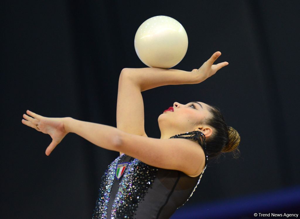 Bədii gimnastika üzrə Dünya Kubokunun birinci günündə maraqlı anlar (FOTO)