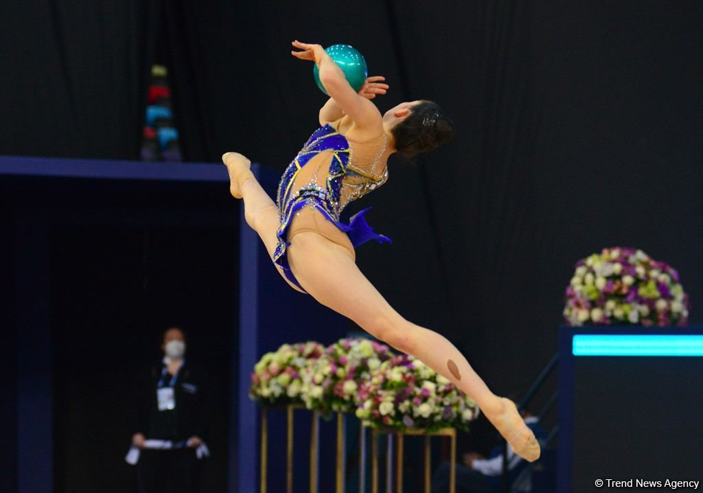 Bədii gimnastika üzrə Dünya Kubokunun birinci günündə maraqlı anlar (FOTO)