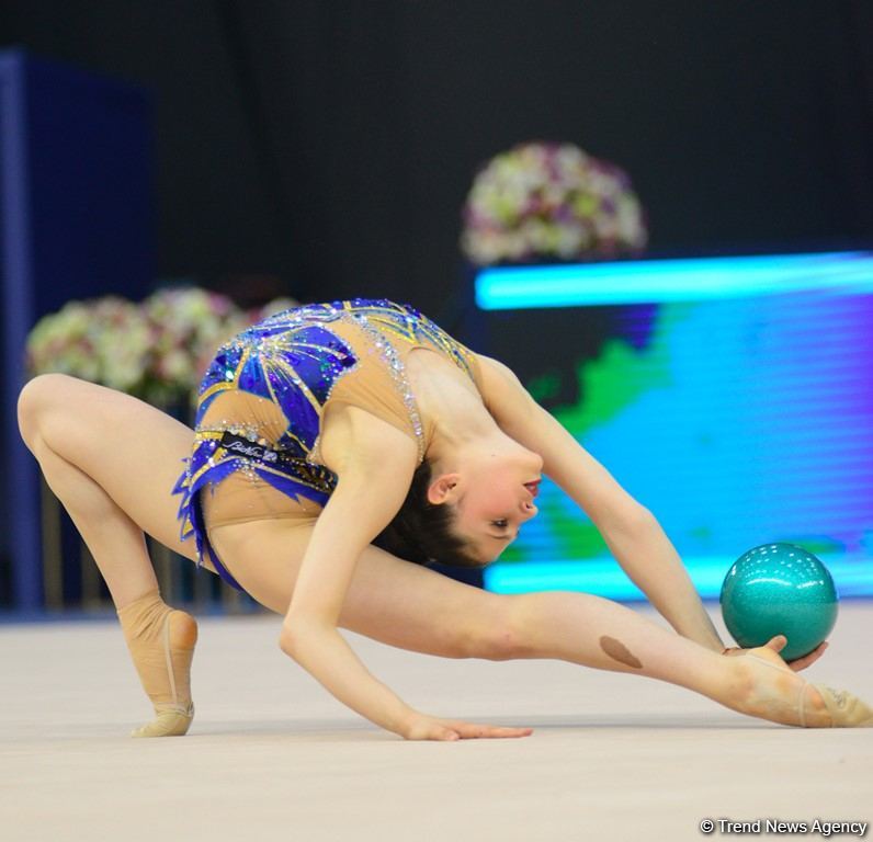 Bədii gimnastika üzrə Dünya Kubokunun birinci günündə maraqlı anlar (FOTO)