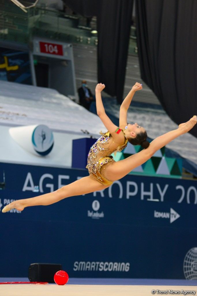 Bədii gimnastika üzrə Dünya Kubokunun birinci günündə maraqlı anlar (FOTO)
