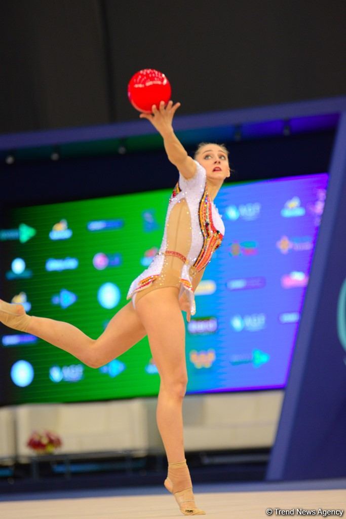 Bədii gimnastika üzrə Dünya Kubokunun birinci günündə maraqlı anlar (FOTO)
