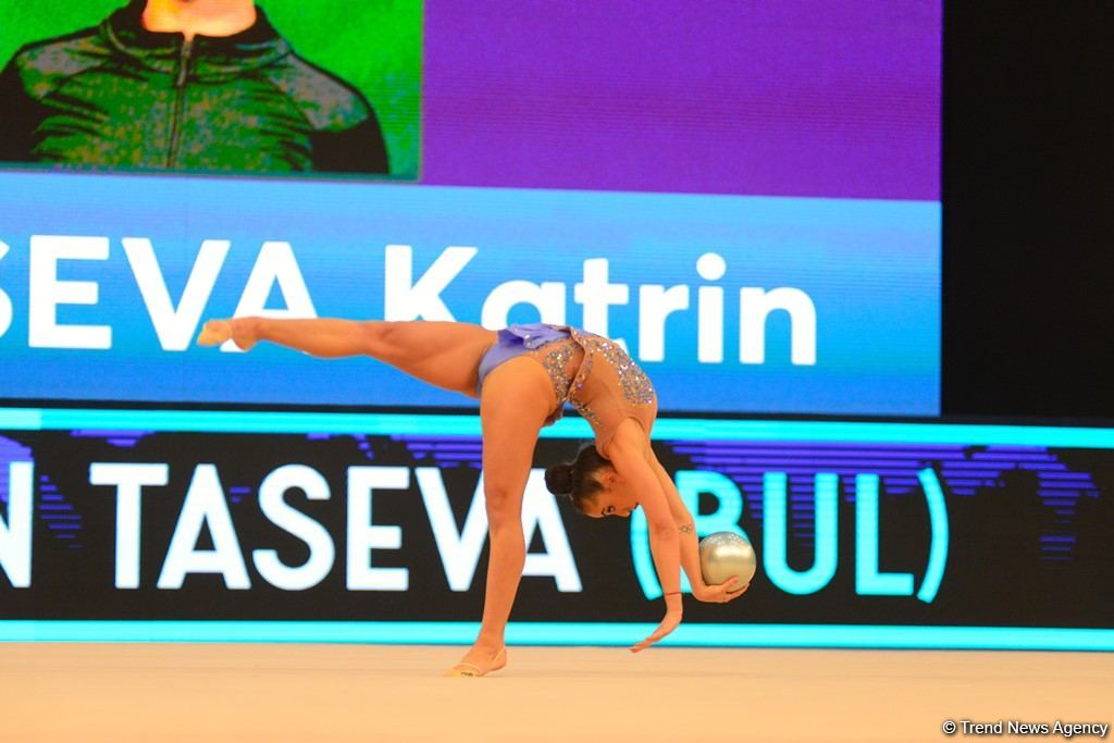 Bədii gimnastika üzrə Dünya Kubokunun birinci günündə maraqlı anlar (FOTO)