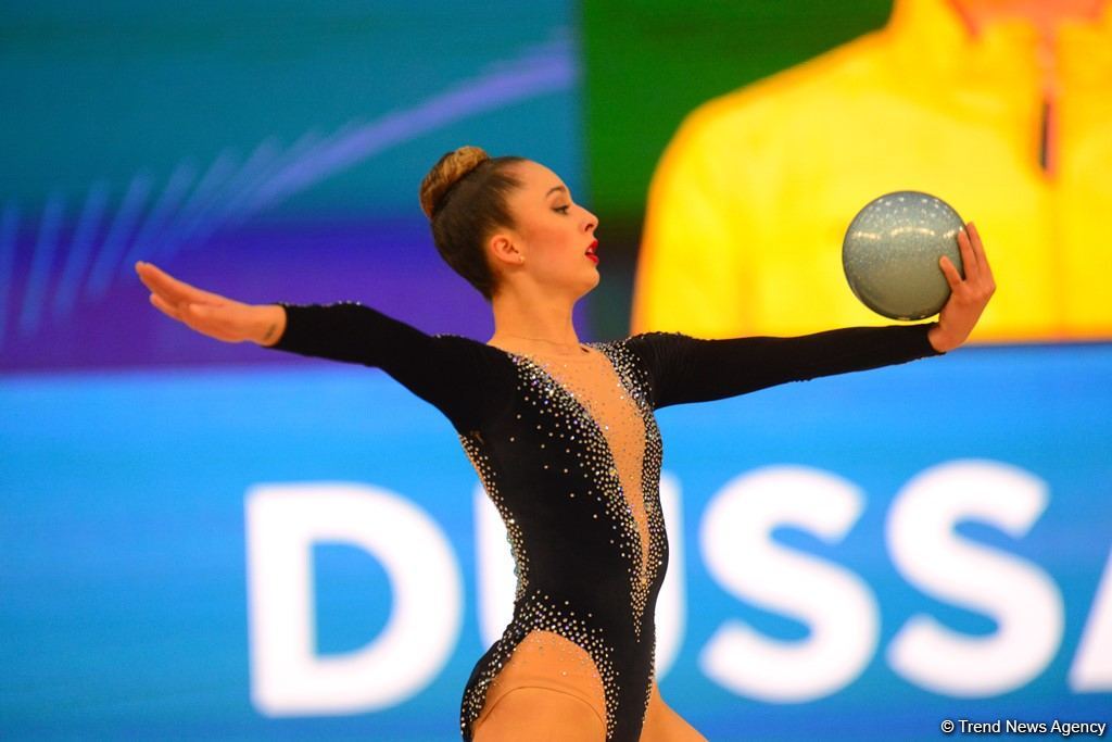 Bədii gimnastika üzrə Dünya Kubokunun birinci günündə maraqlı anlar (FOTO)