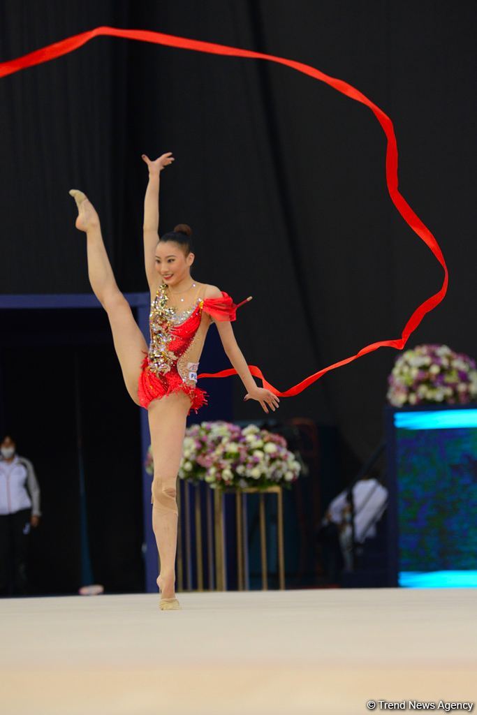 Bədii gimnastika üzrə Dünya Kubokunun ikinci günündə maraqlı anlar (FOTO)