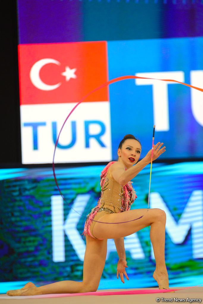 Bədii gimnastika üzrə Dünya Kubokunun ikinci günündə maraqlı anlar (FOTO)