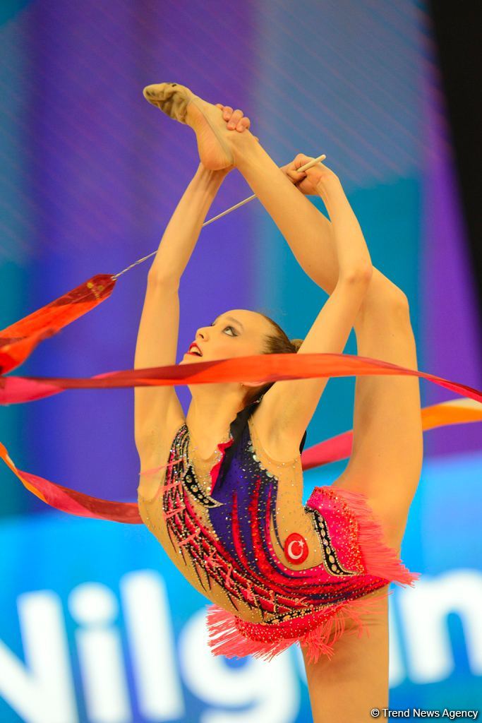 Bədii gimnastika üzrə Dünya Kubokunun ikinci günündə maraqlı anlar (FOTO)
