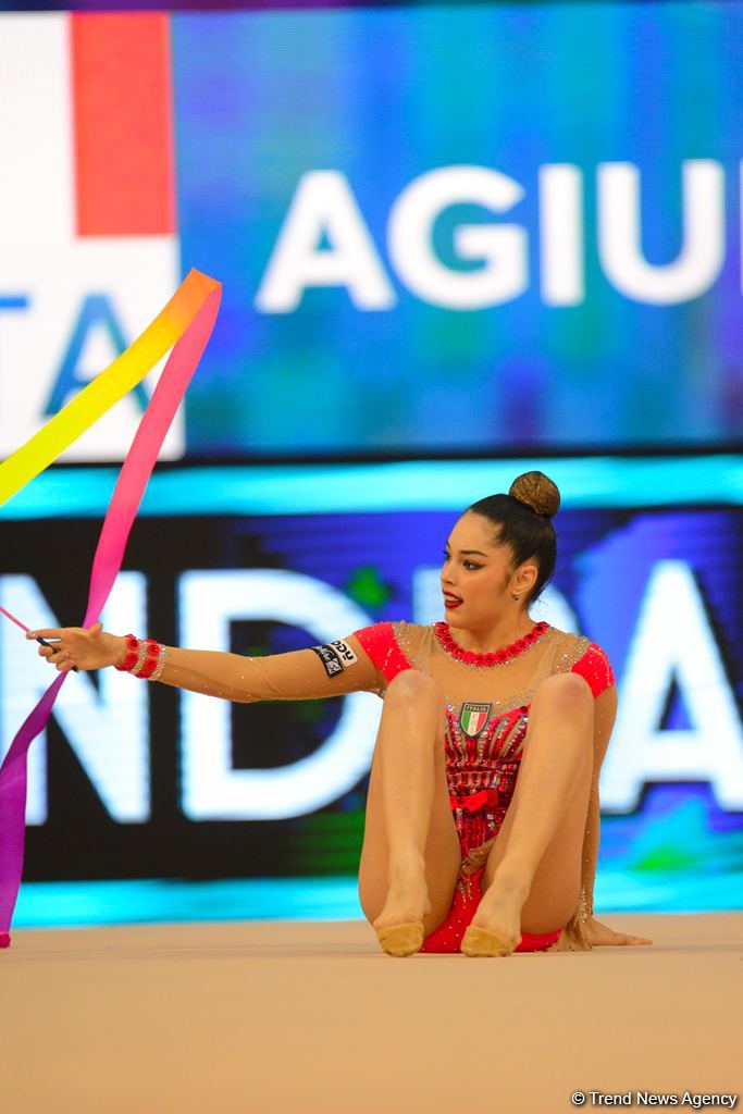 Bədii gimnastika üzrə Dünya Kubokunun üçüncü günündə maraqlı anlar (FOTO)