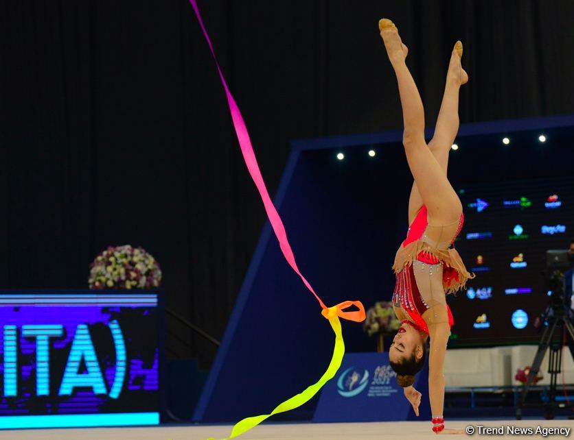 Bədii gimnastika üzrə Dünya Kubokunun üçüncü günündə maraqlı anlar (FOTO)
