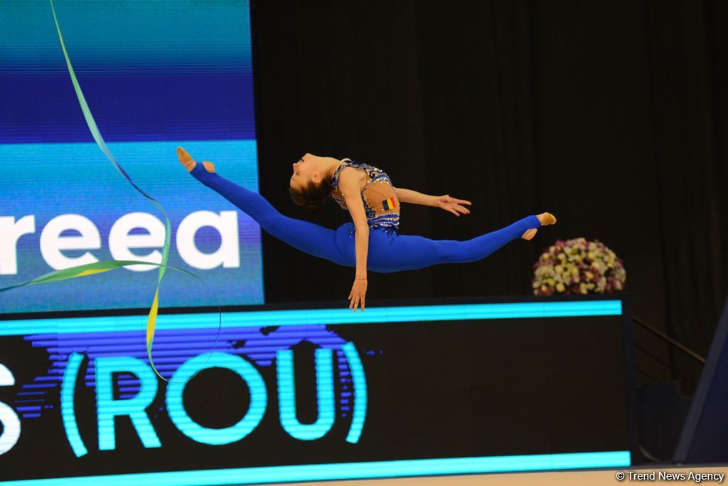 Bədii gimnastika üzrə Dünya Kubokunun üçüncü günündə maraqlı anlar (FOTO)