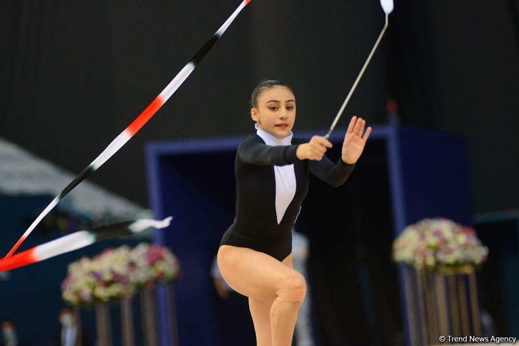 Bədii gimnastika üzrə Dünya Kubokunun üçüncü günündə maraqlı anlar (FOTO)