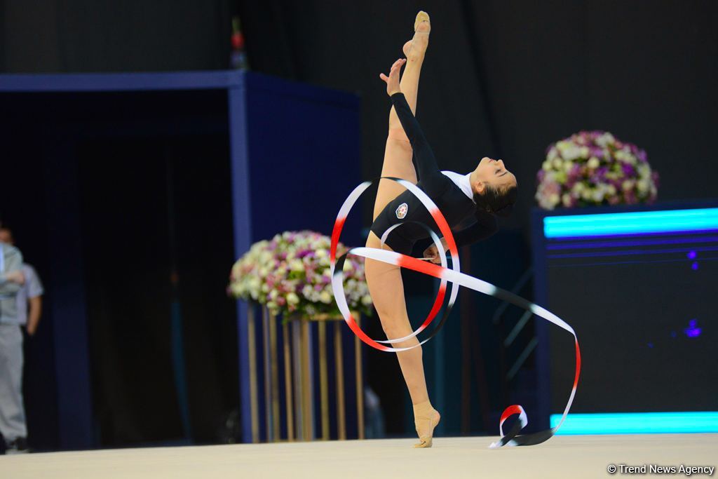 Bədii gimnastika üzrə Dünya Kubokunun üçüncü günündə maraqlı anlar (FOTO)