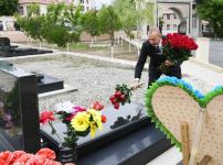 Prezident İlham Əliyev Naxçıvan şəhər qəbiristanlığında Vətən müharibəsi şəhidlərinin məzarlarını ziyarət edib (FOTO)