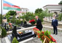 Prezident İlham Əliyev Naxçıvan şəhər qəbiristanlığında Vətən müharibəsi şəhidlərinin məzarlarını ziyarət edib (FOTO)