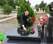 Prezident İlham Əliyev Naxçıvan şəhər qəbiristanlığında Vətən müharibəsi şəhidlərinin məzarlarını ziyarət edib (FOTO)