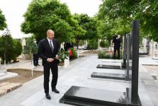 Prezident İlham Əliyev Naxçıvan şəhər qəbiristanlığında Vətən müharibəsi şəhidlərinin məzarlarını ziyarət edib (FOTO)