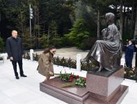 Prezident İlham Əliyev və birinci xanım Mehriban Əliyeva ulu öndər Heydər Əliyevin məzarını ziyarət ediblər (FOTO/VİDEO)