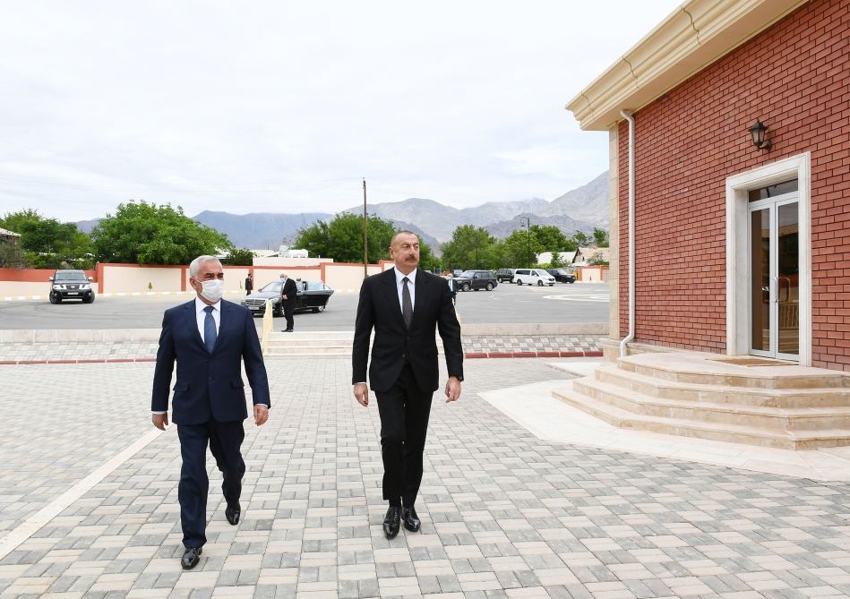 Prezident İlham Əliyev Ordubad dəmir yolu stansiyasında görülən işlərlə tanış olub (FOTO) (YENİLƏNİB)