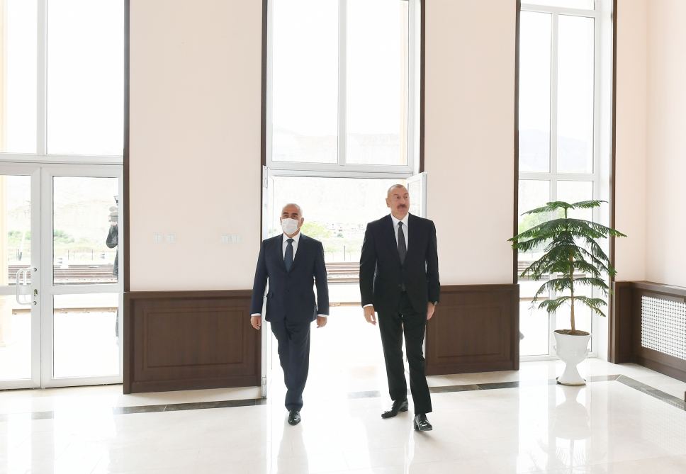 Prezident İlham Əliyev Ordubad dəmir yolu stansiyasında görülən işlərlə tanış olub (FOTO) (YENİLƏNİB)