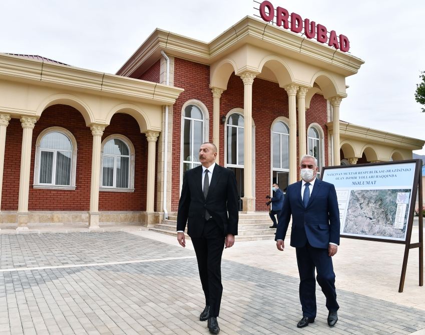 Prezident İlham Əliyev Ordubad dəmir yolu stansiyasında görülən işlərlə tanış olub (FOTO) (YENİLƏNİB)