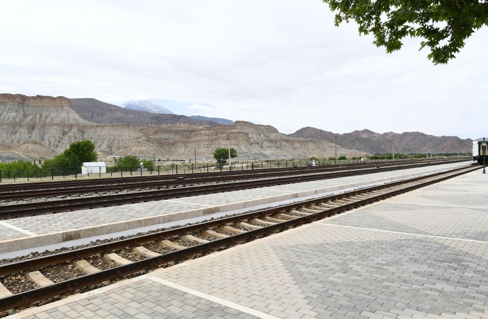 Prezident İlham Əliyev Ordubad dəmir yolu stansiyasında görülən işlərlə tanış olub (FOTO) (YENİLƏNİB)