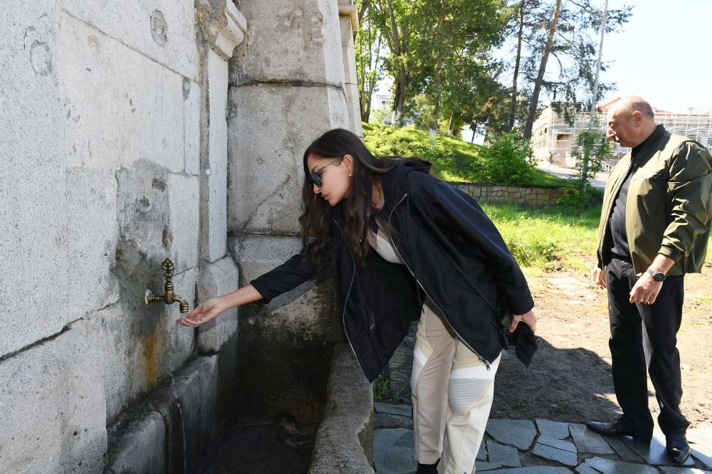 Prezident İlham Əliyev Şuşada bərpa edilən “Xan qızı” bulağında olub (FOTO/VİDEO)