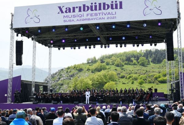 “Xarıbülbül” festivalı Azərbaycan mədəniyyətinin zənginliyini dünyaya nümayiş etdirdi