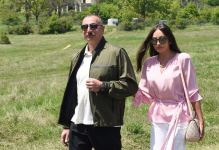 Prezident İlham Əliyev və birinci xanım Mehriban Əliyeva Şuşada “Xarıbülbül” musiqi festivalının qala-konsertində iştirak ediblər (FOTO/VİDEO) (YENİLƏNİB)