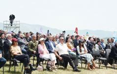 Prezident İlham Əliyev və birinci xanım Mehriban Əliyeva Şuşada “Xarıbülbül” musiqi festivalının qala-konsertində iştirak ediblər (FOTO/VİDEO) (YENİLƏNİB)