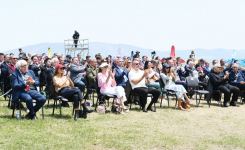 Prezident İlham Əliyev və birinci xanım Mehriban Əliyeva Şuşada “Xarıbülbül” musiqi festivalının qala-konsertində iştirak ediblər (FOTO/VİDEO) (YENİLƏNİB)
