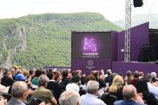 Prezident İlham Əliyev və birinci xanım Mehriban Əliyeva Şuşada “Xarıbülbül” musiqi festivalının qala-konsertində iştirak ediblər (FOTO/VİDEO) (YENİLƏNİB)