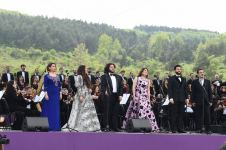 Prezident İlham Əliyev və birinci xanım Mehriban Əliyeva Şuşada “Xarıbülbül” musiqi festivalının qala-konsertində iştirak ediblər (FOTO/VİDEO) (YENİLƏNİB)