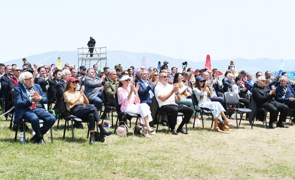 Prezident İlham Əliyev və birinci xanım Mehriban Əliyeva Şuşada “Xarıbülbül” musiqi festivalının qala-konsertində iştirak ediblər (FOTO/VİDEO) (YENİLƏNİB)