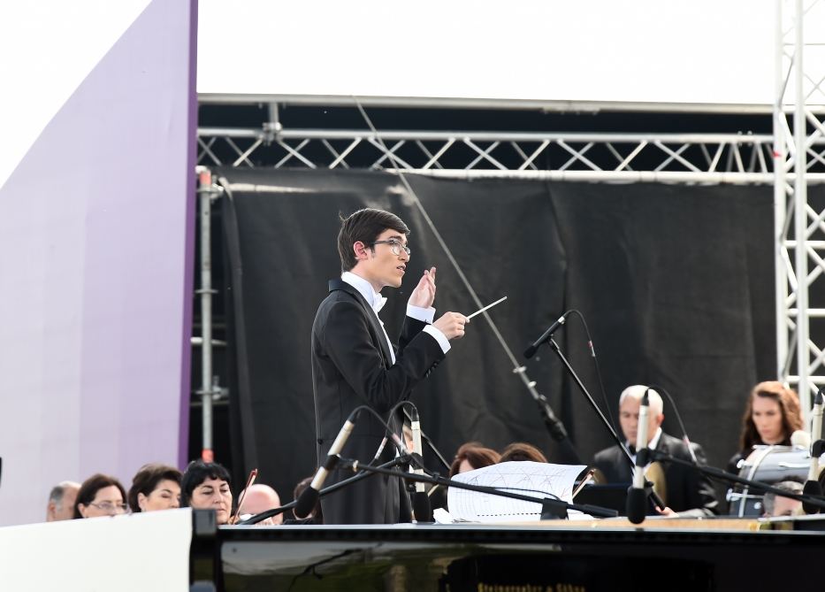 Prezident İlham Əliyev və birinci xanım Mehriban Əliyeva Şuşada “Xarıbülbül” musiqi festivalının qala-konsertində iştirak ediblər (FOTO/VİDEO) (YENİLƏNİB)