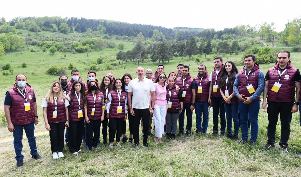 Prezident İlham Əliyev və birinci xanım Mehriban Əliyeva Şuşada “Xarıbülbül” musiqi festivalının qala-konsertində iştirak ediblər (FOTO/VİDEO) (YENİLƏNİB)